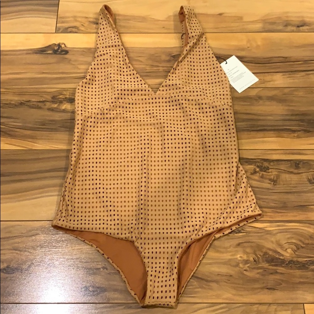 Acacia Malta in Almond Mesh